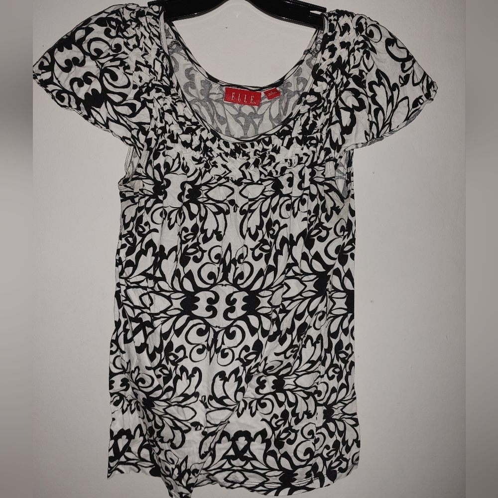 Elle brand size small womens short sleeve top Preowned